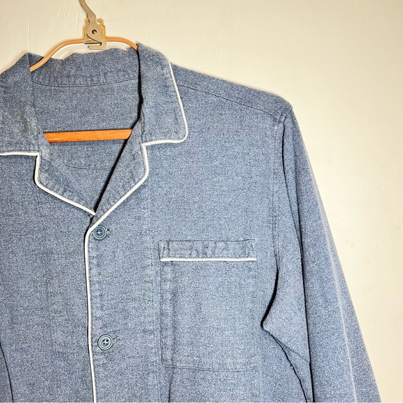 Button down shirt : Box 006: - Picture 2 of 7